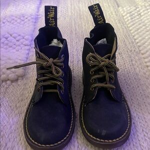 Vintage Dr. Martens Kids Air Wave Boots. Size 9 UK.